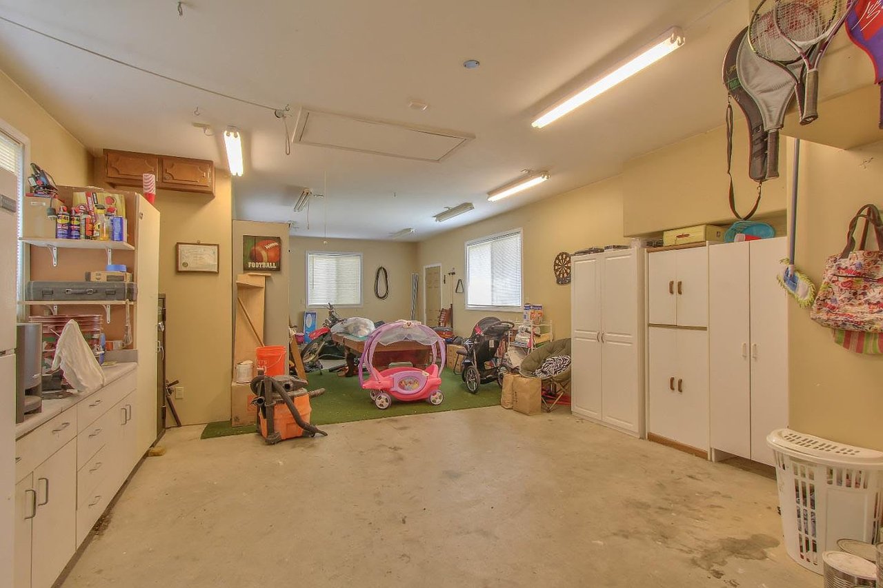 1257 Riker St