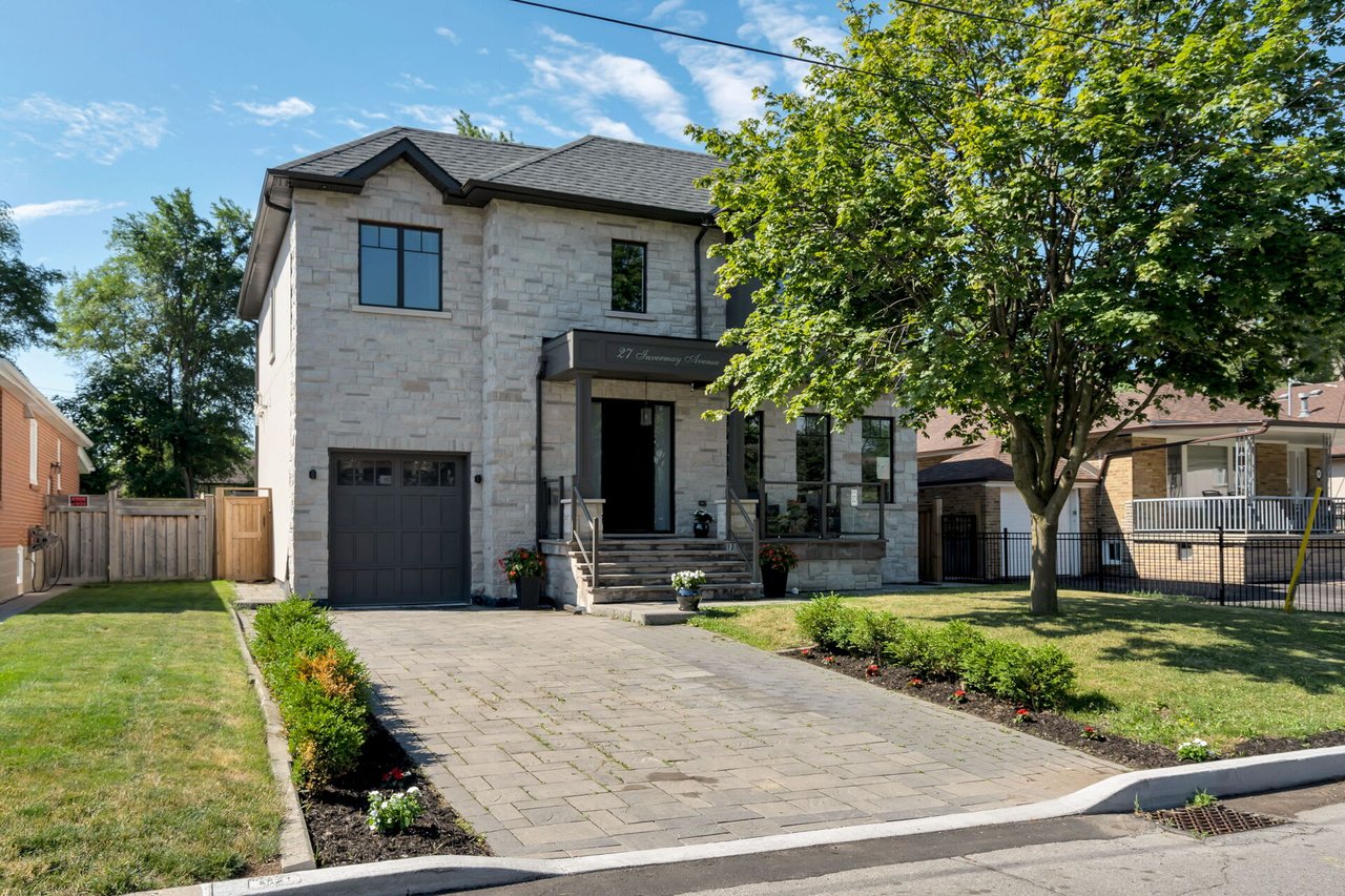 Elegant Relaxed Five Bedroom Home