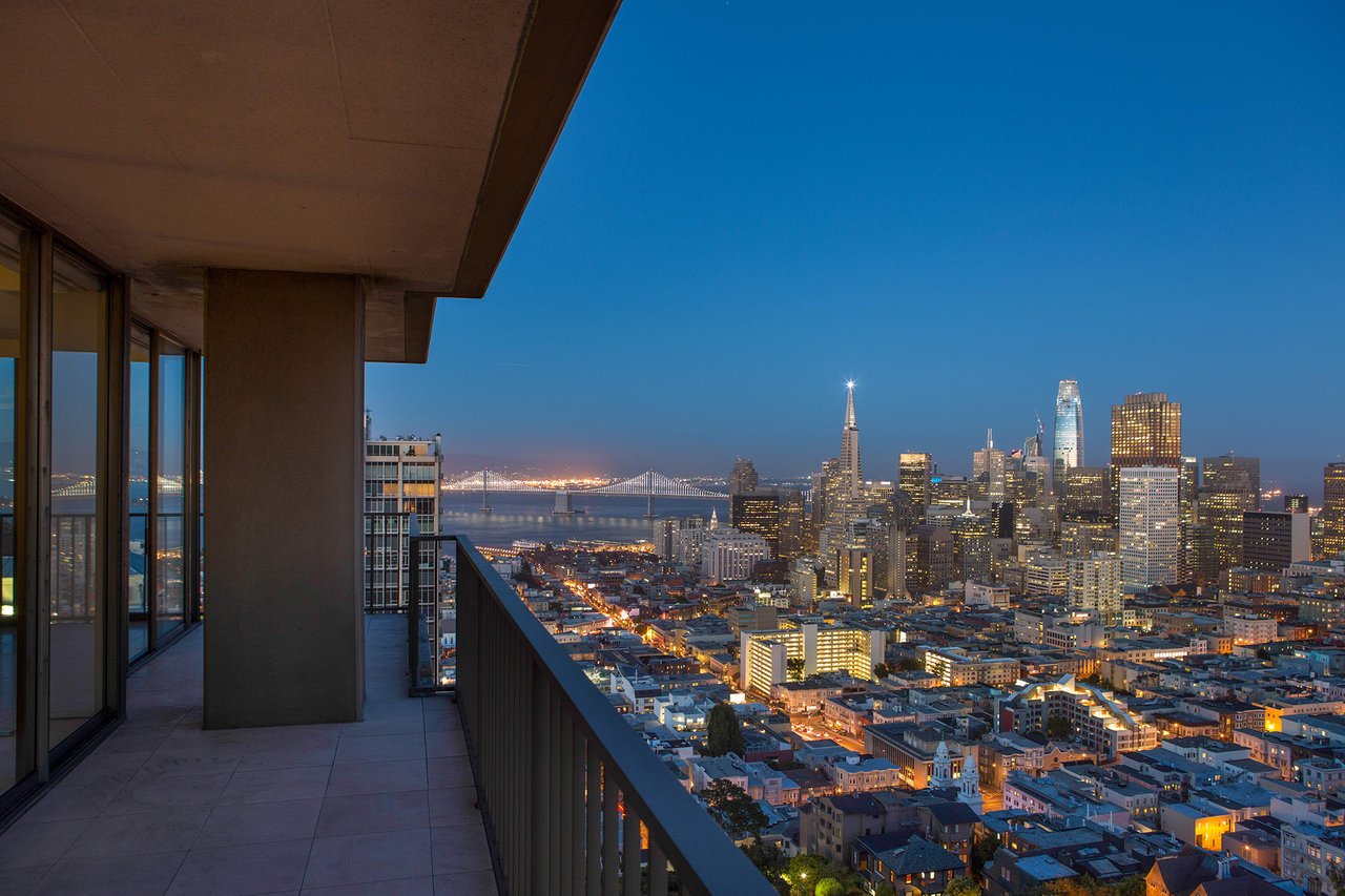 Two Bedroom Condo With Landmark Views
