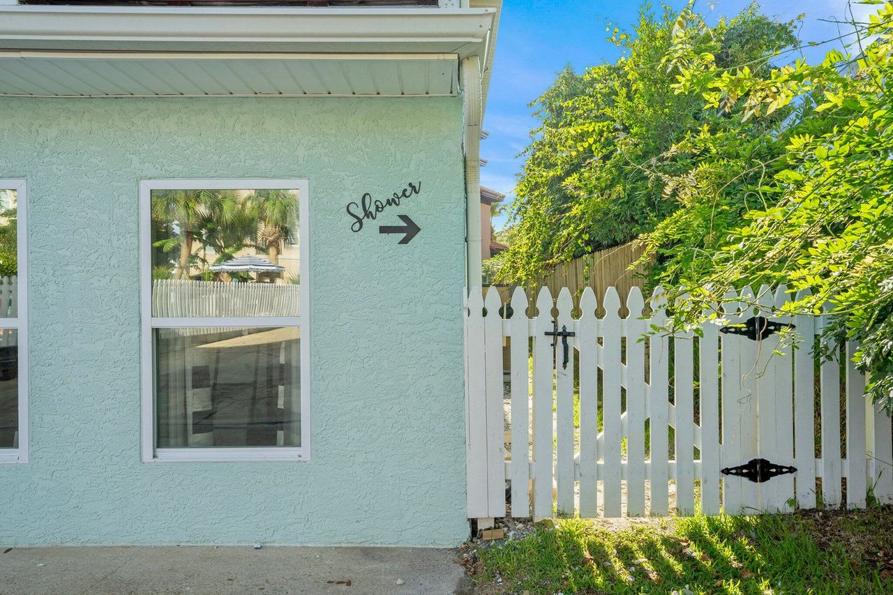 95 Hollywood St