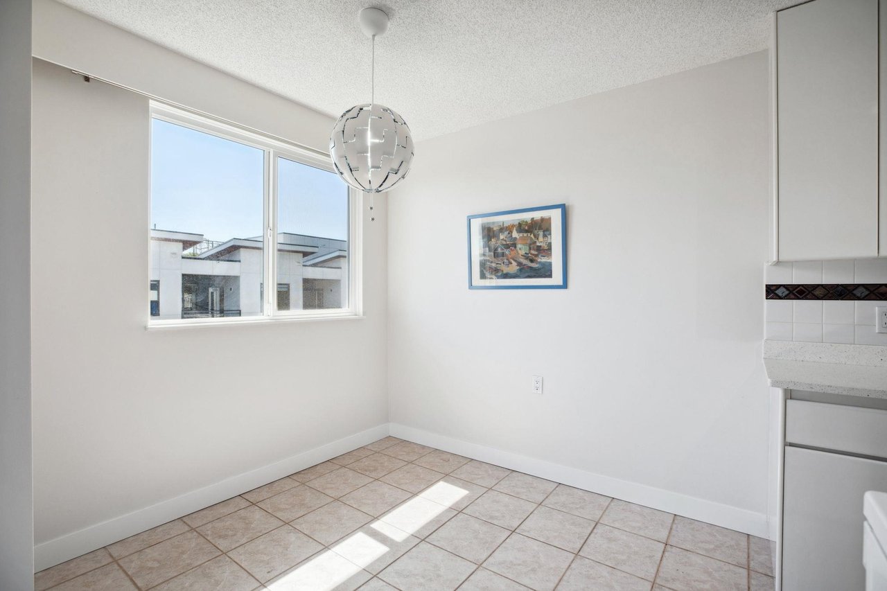 205-371 Ellesmere Avenue, Burnaby