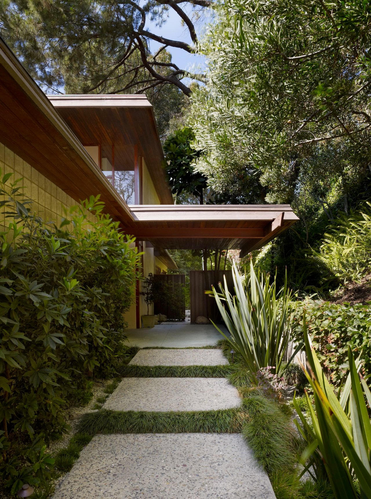 1014 Moraga Dr