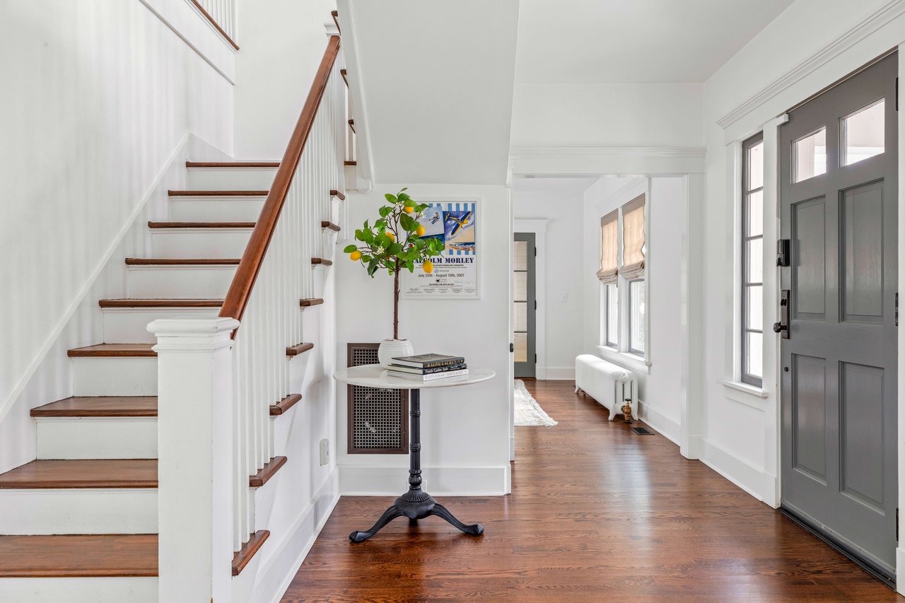 GAMBREL-STYLE GEM IN SOUTH LOCATION