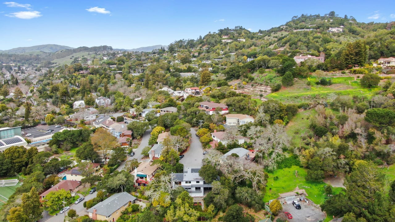 33 Bonnie Brae Dr