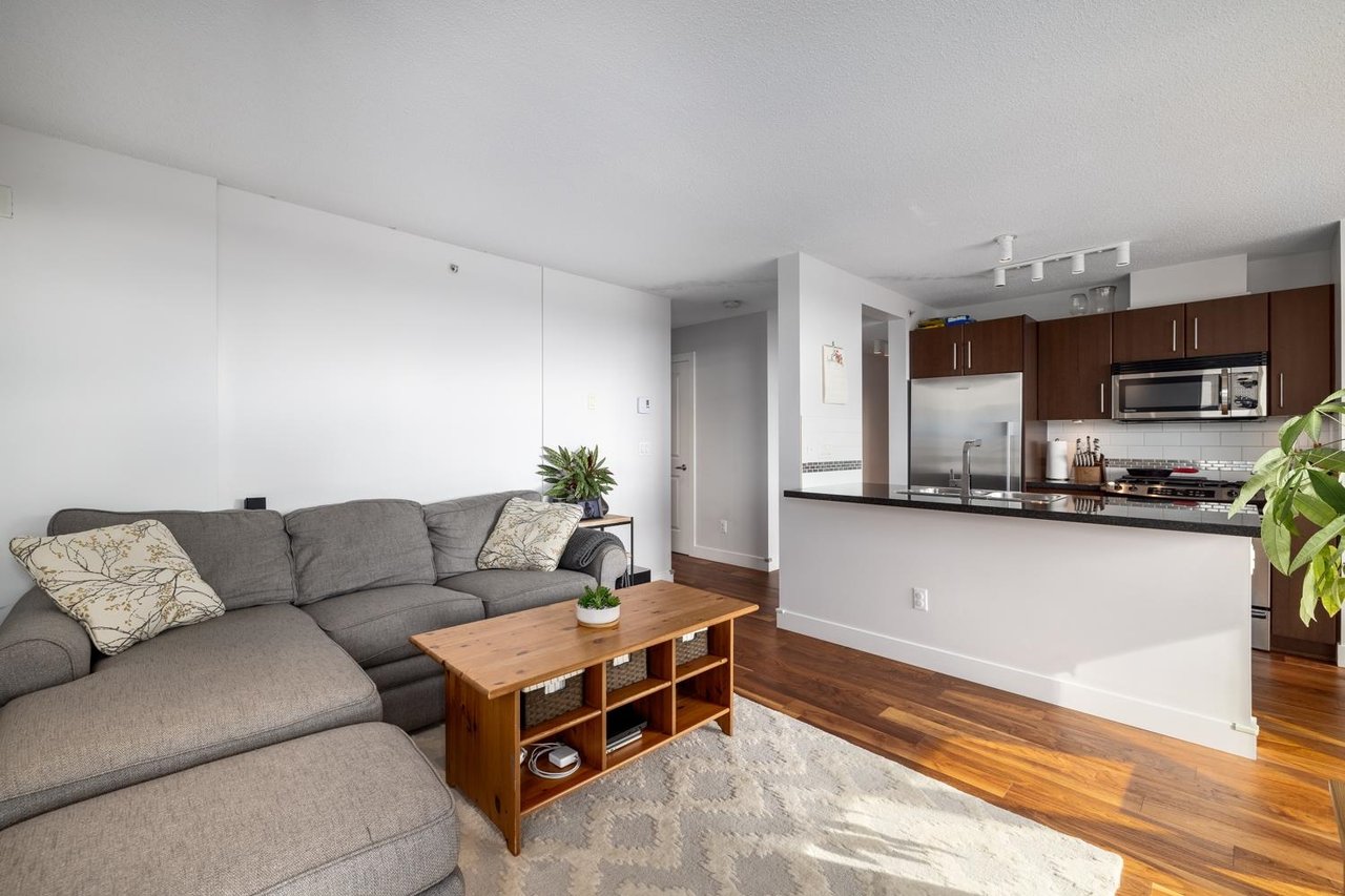 606-587 W 7th Ave