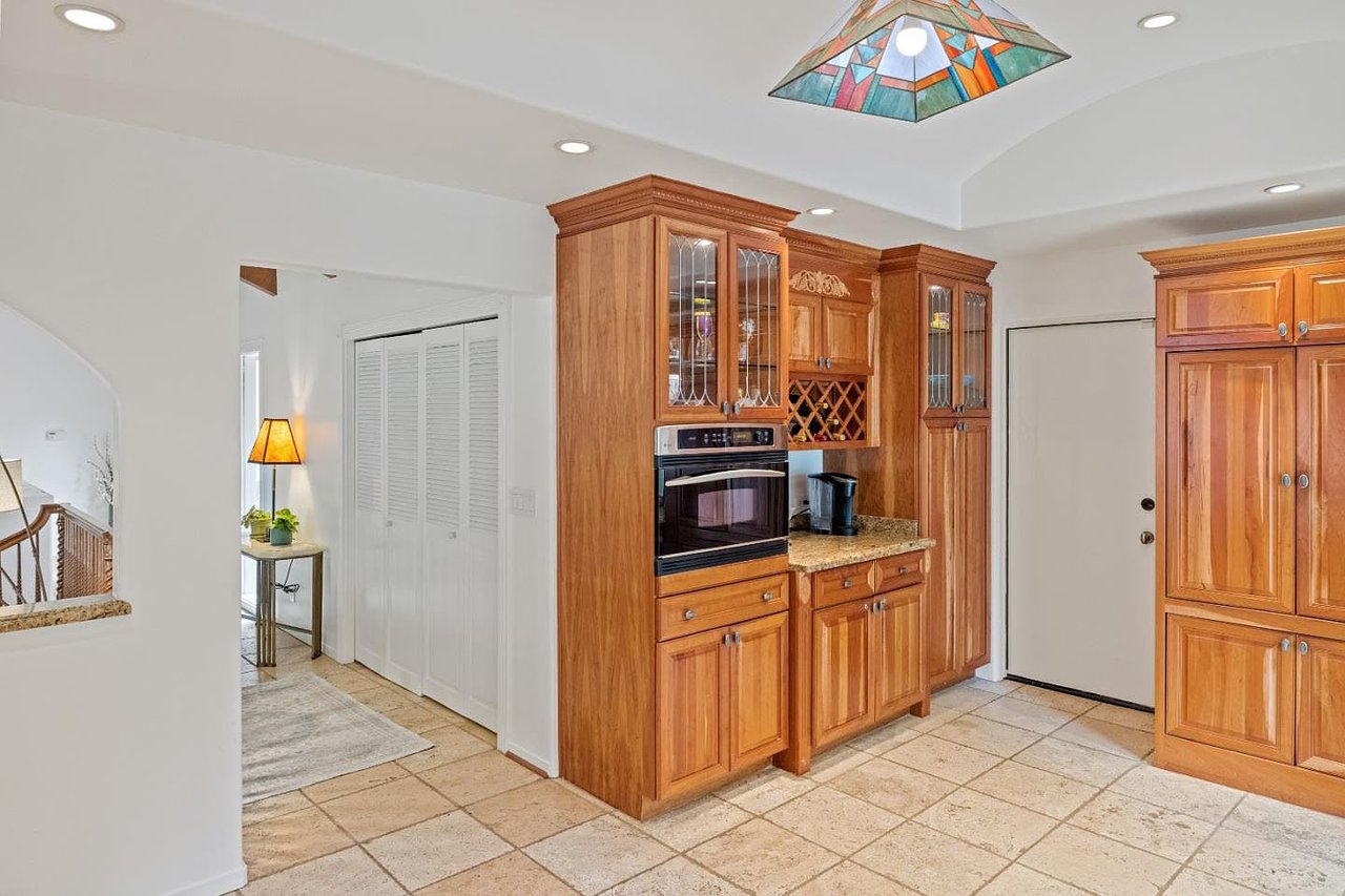 25429 Outlook Dr