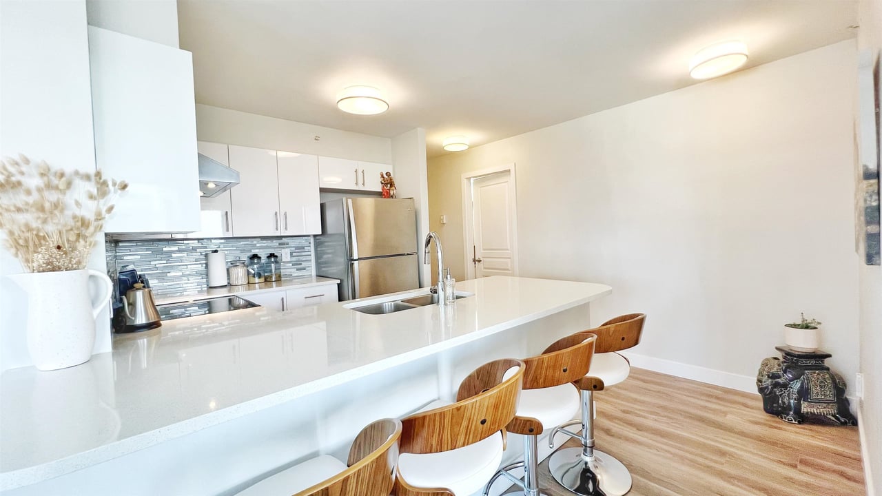 905-3438 Vanness Ave