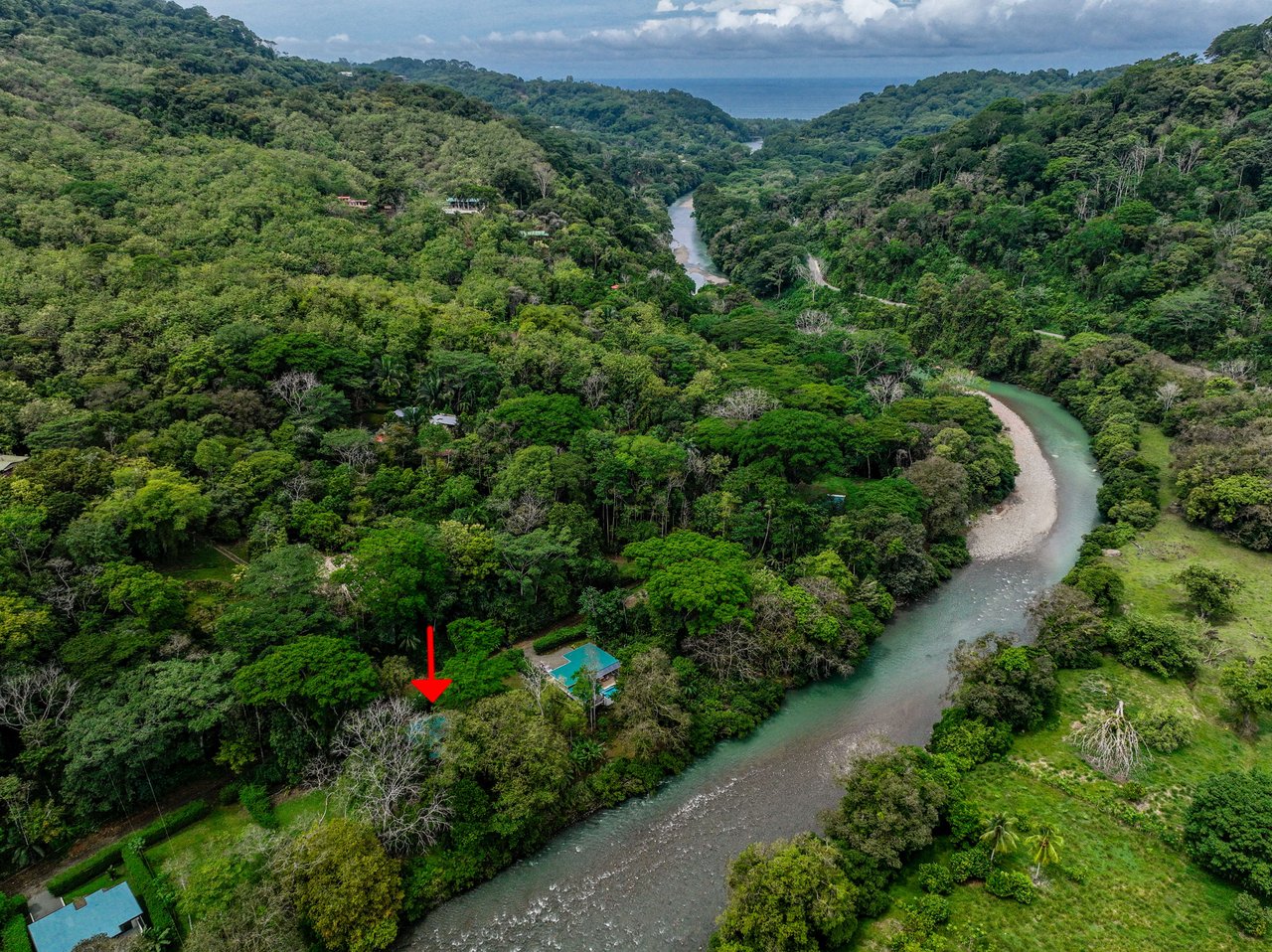 BARU RIVERFRONT HOME CLOSE TO THE BEACH IN DOMINICAL COSTA RICA