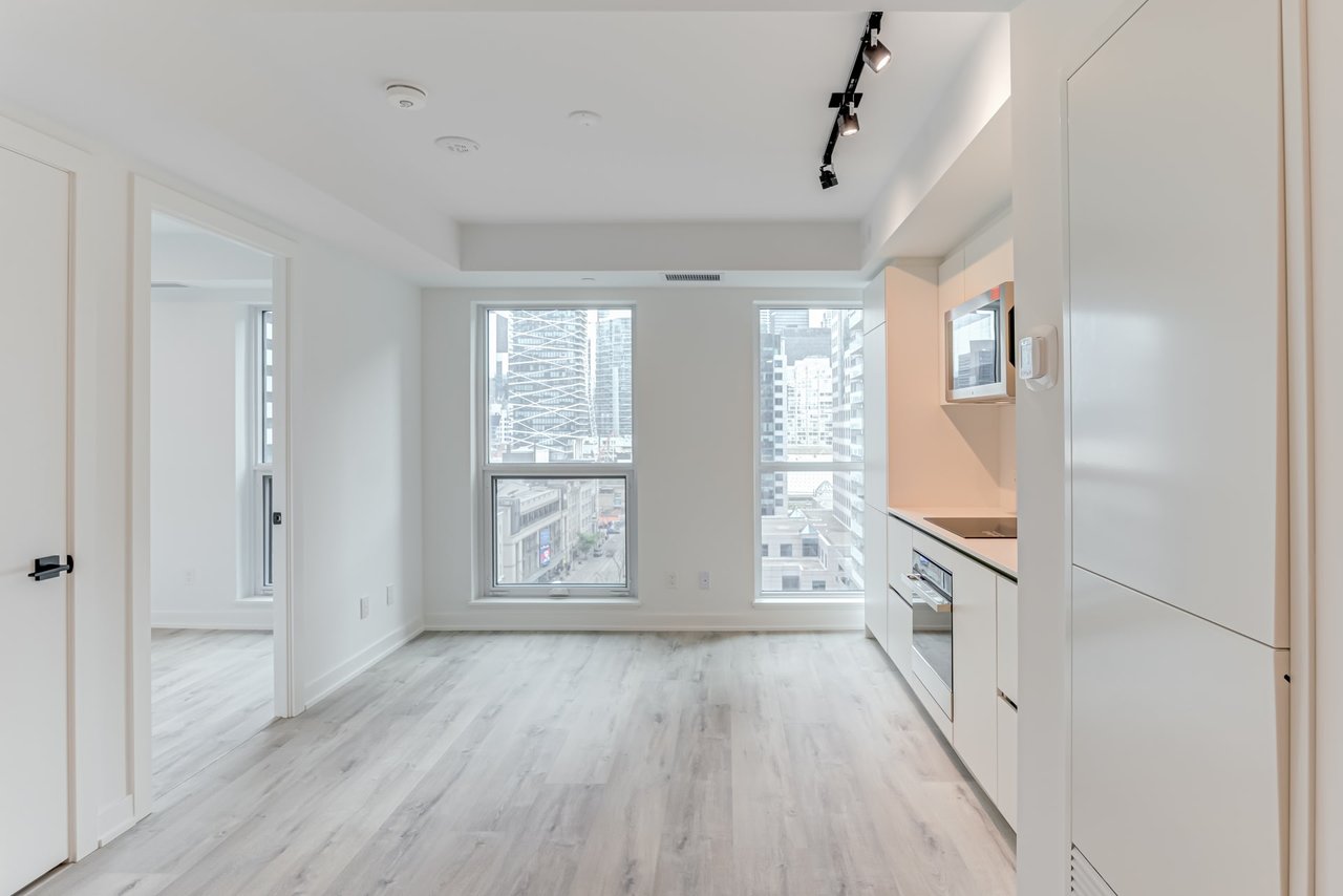 327 King St W Unit: 1101