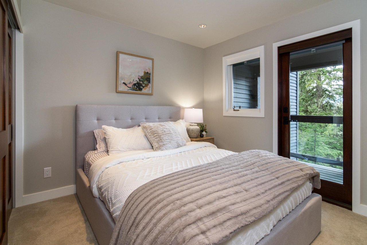 3369 Panorama Ridge