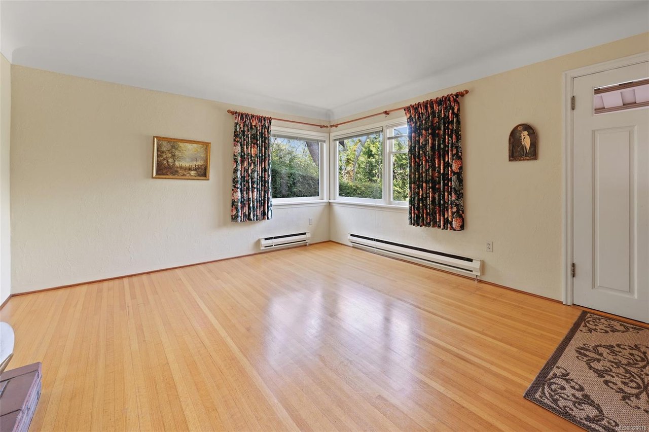 563 Foul Bay Rd
