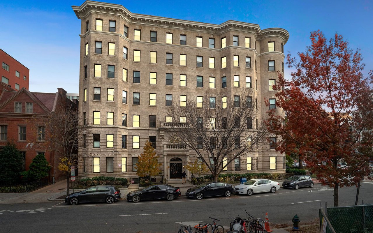 UNDER CONTRACT: BRIGHT & SUNNY 1BR/1BA CONDO IN LOGAN CIRCLE