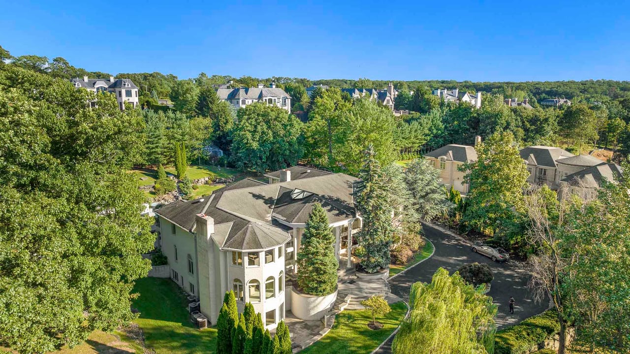 14 E Hill Ct, Cresskill