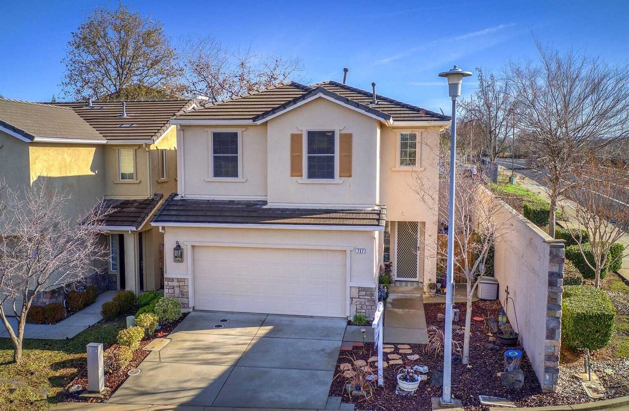 737 Loomis Circle