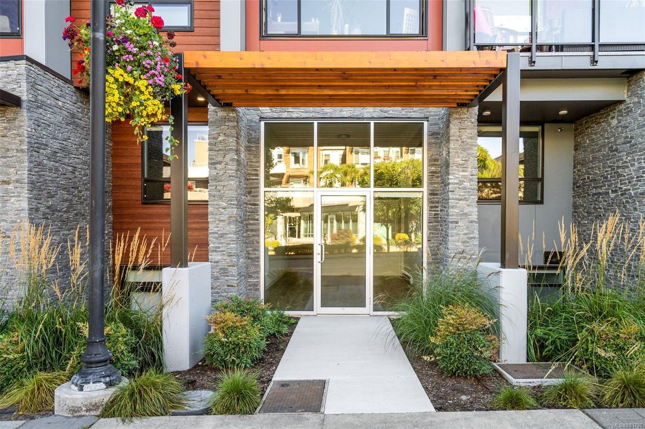 103-7162 W Saanich Rd