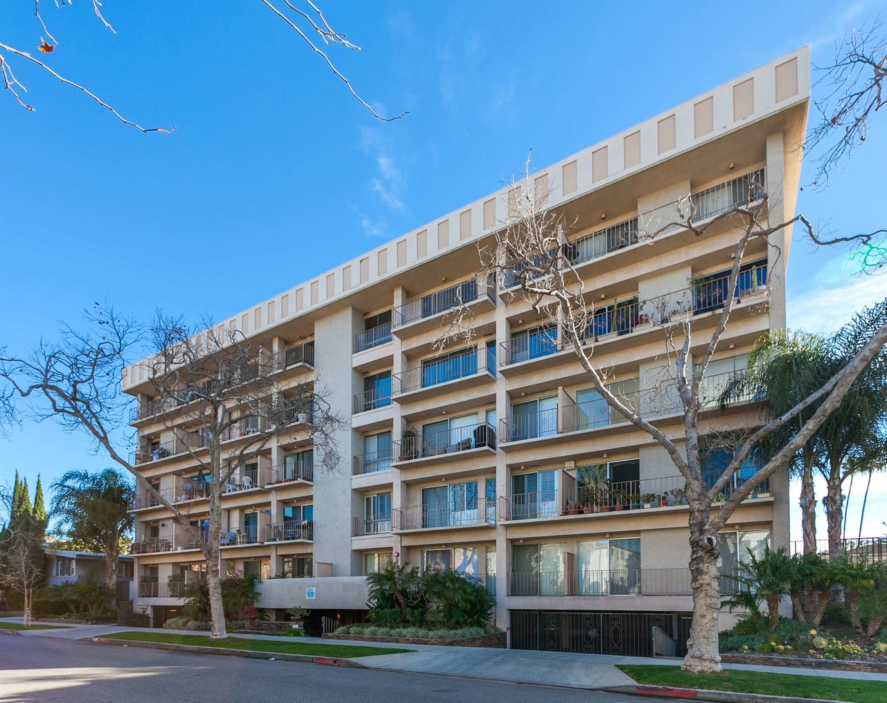 450 S Maple Drive, #305 
