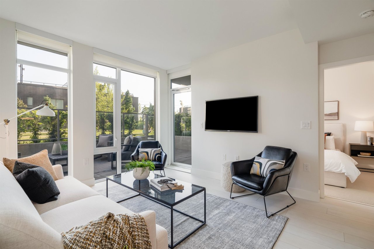 208-3538 Sawmill Cres