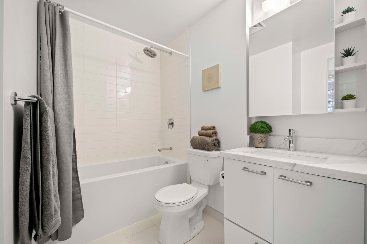 2221 Yonge Street Suite 2909
