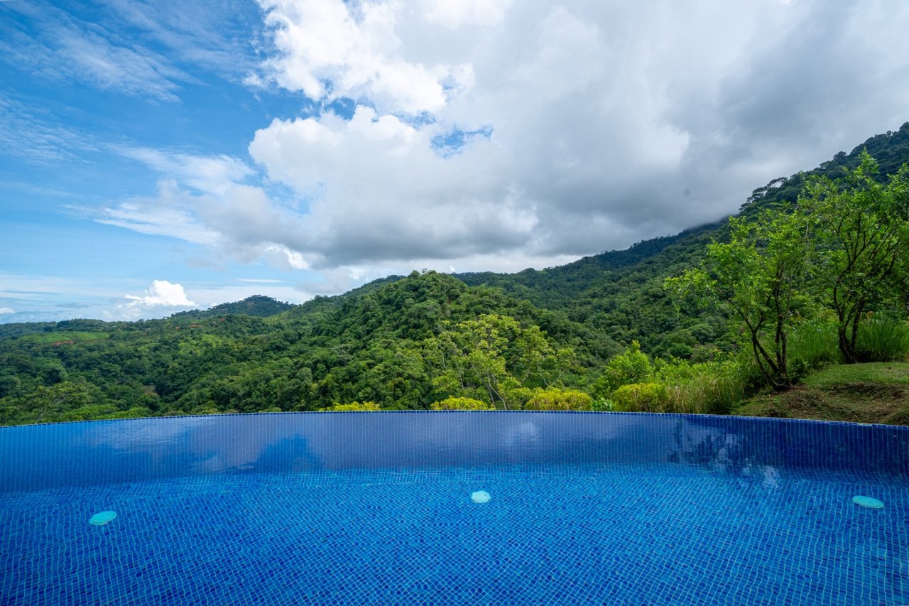 Waterfall Orchard Jungle Estate, Ojochal, Puntarenas