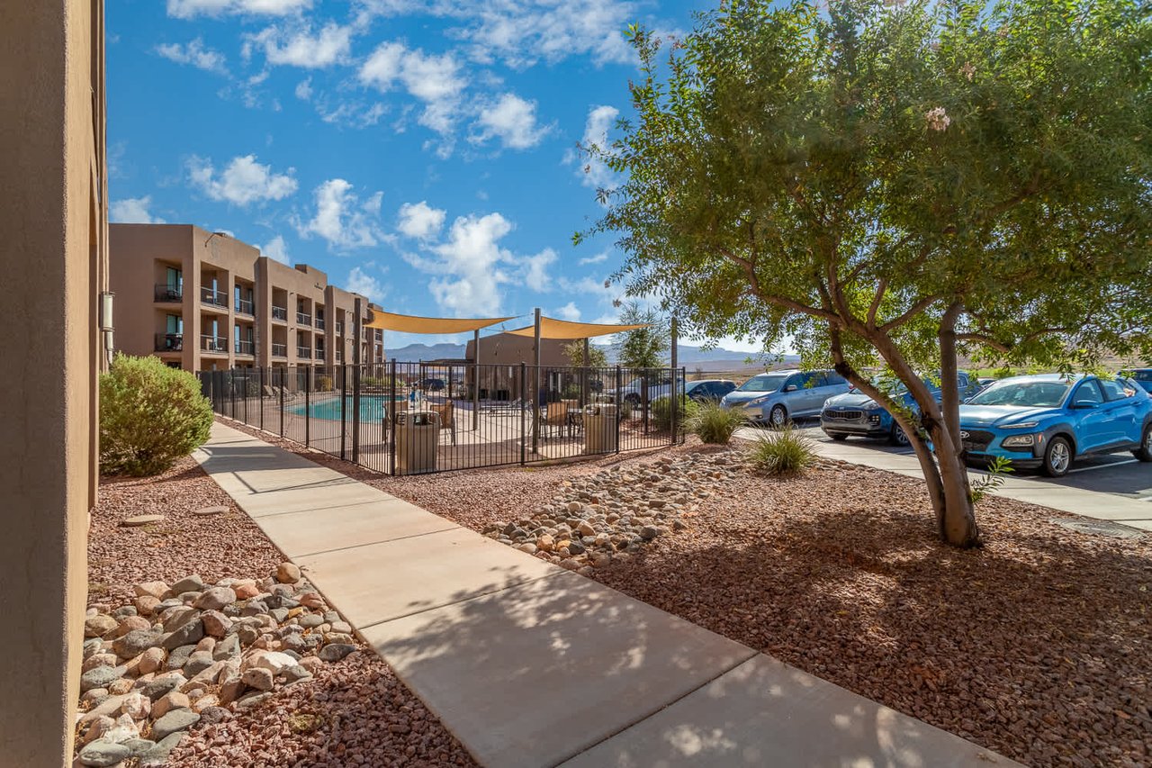 5228 N Villas Dr #4-102