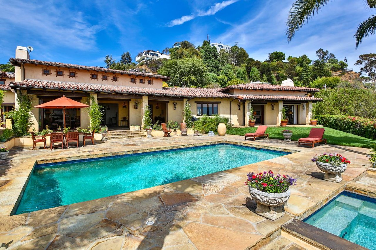 1471 Forest Knoll Dr