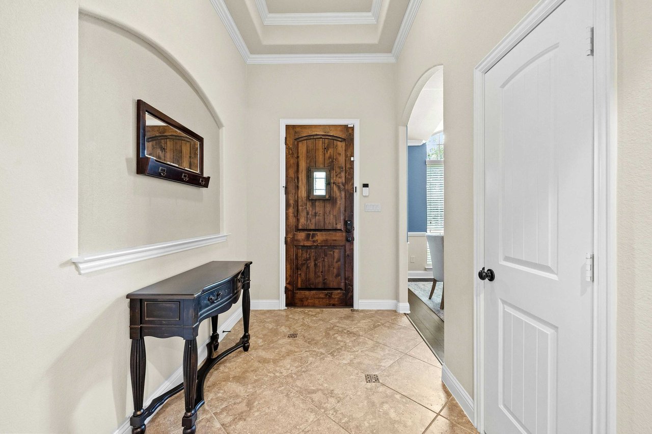 Beautifully Appointed Single-Story in Oak Creek: Modern Floors and Screened-In Patio Overlooking Green Space w/ NO Backyard Neighbor!