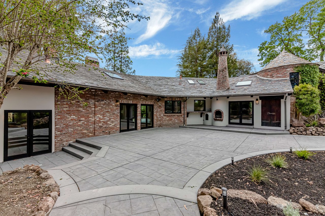 62 Crest Estate Dr