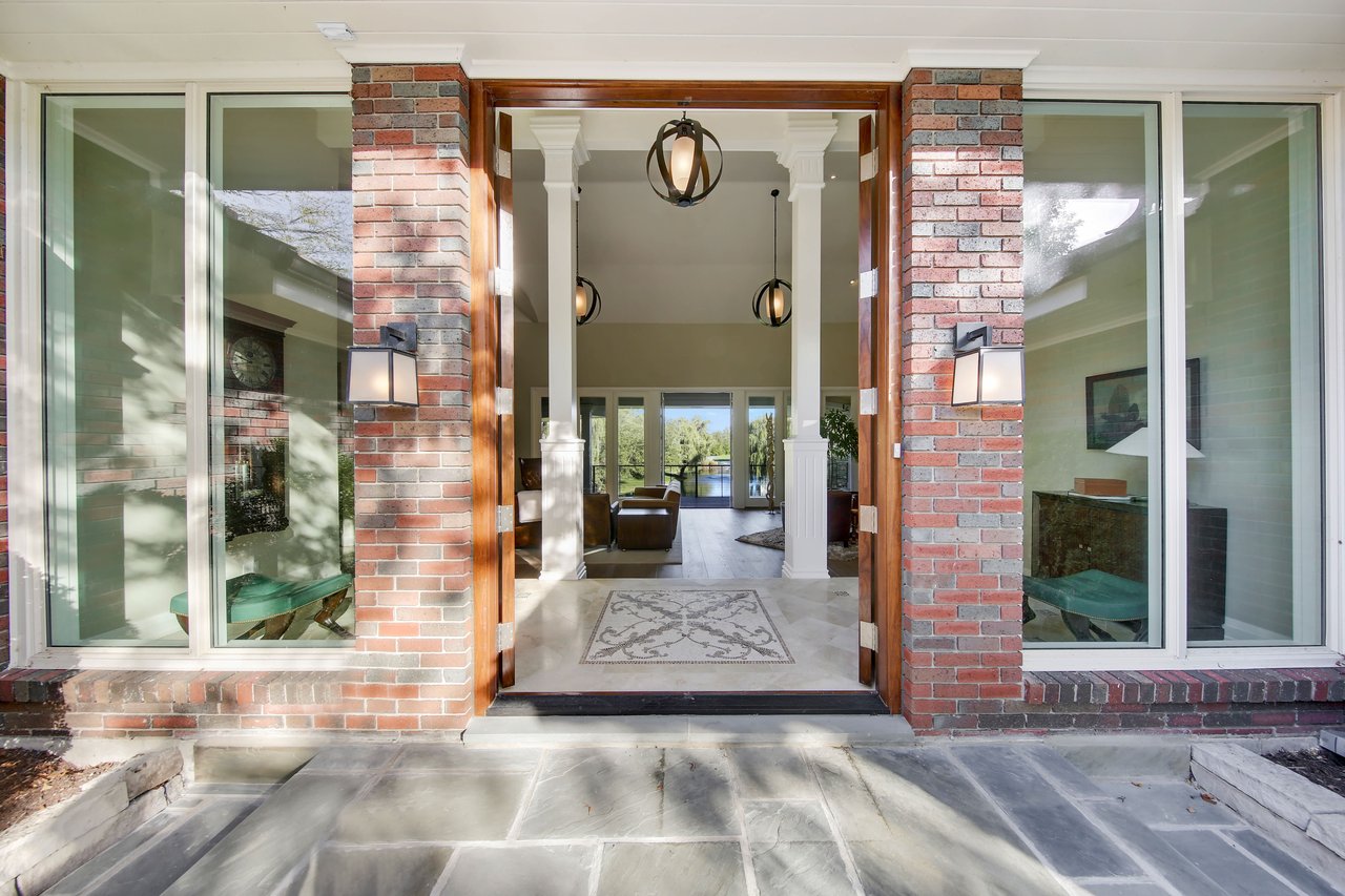 This Spectacular Home Exudes An Upscale Lifestyle With Modern Clean Lines