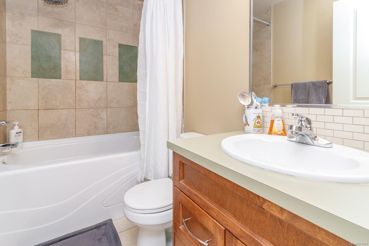 2692 Deville Rd, Langford
