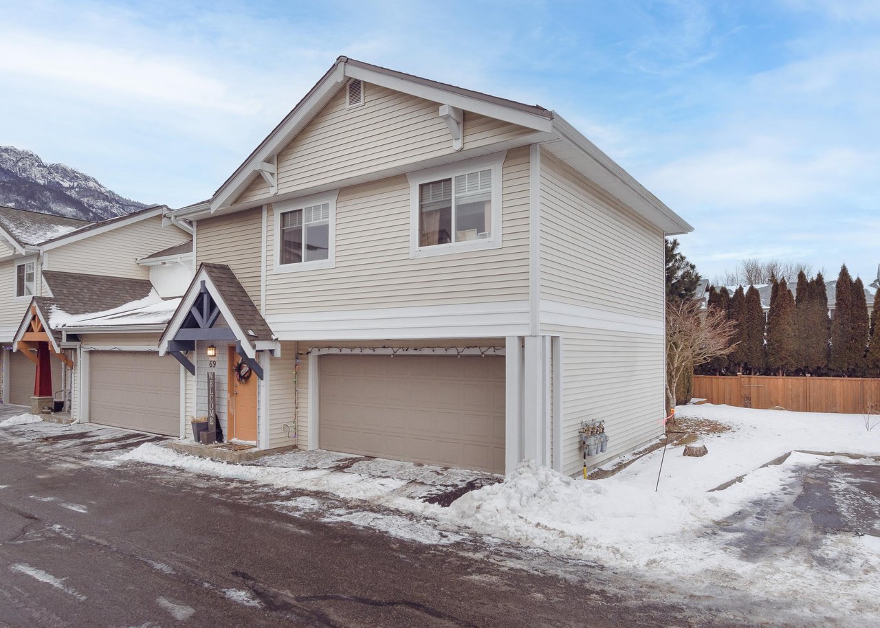 69-1821 Willow Cres