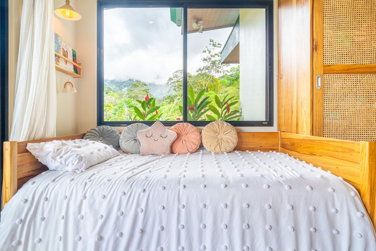 Contemporary Home and Guest House, Ojochal, Puntarenas