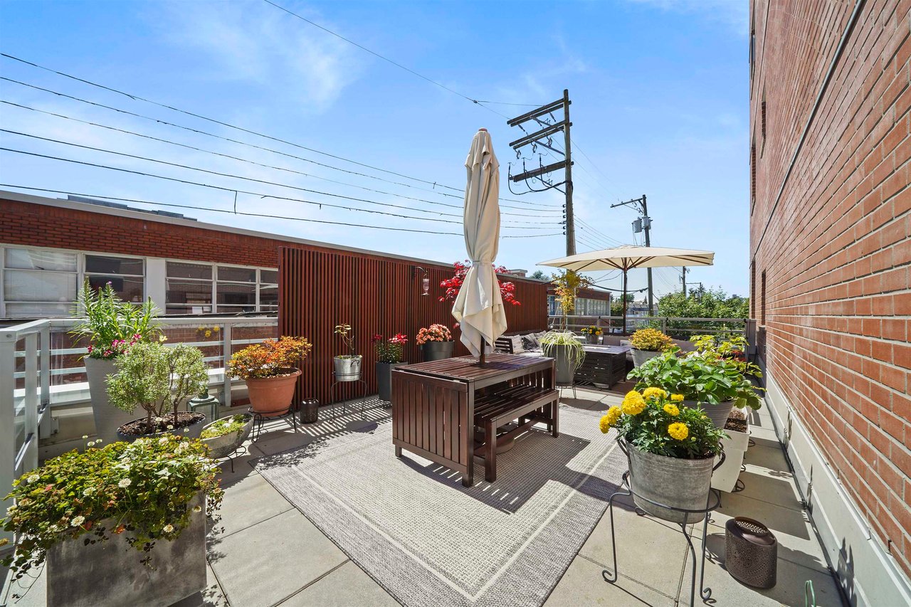 314-298 E 11th Ave