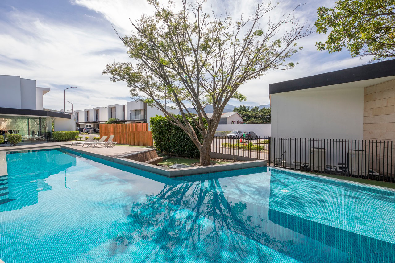 Private Pool Turnkey Condo, Santa Ana, San Jose