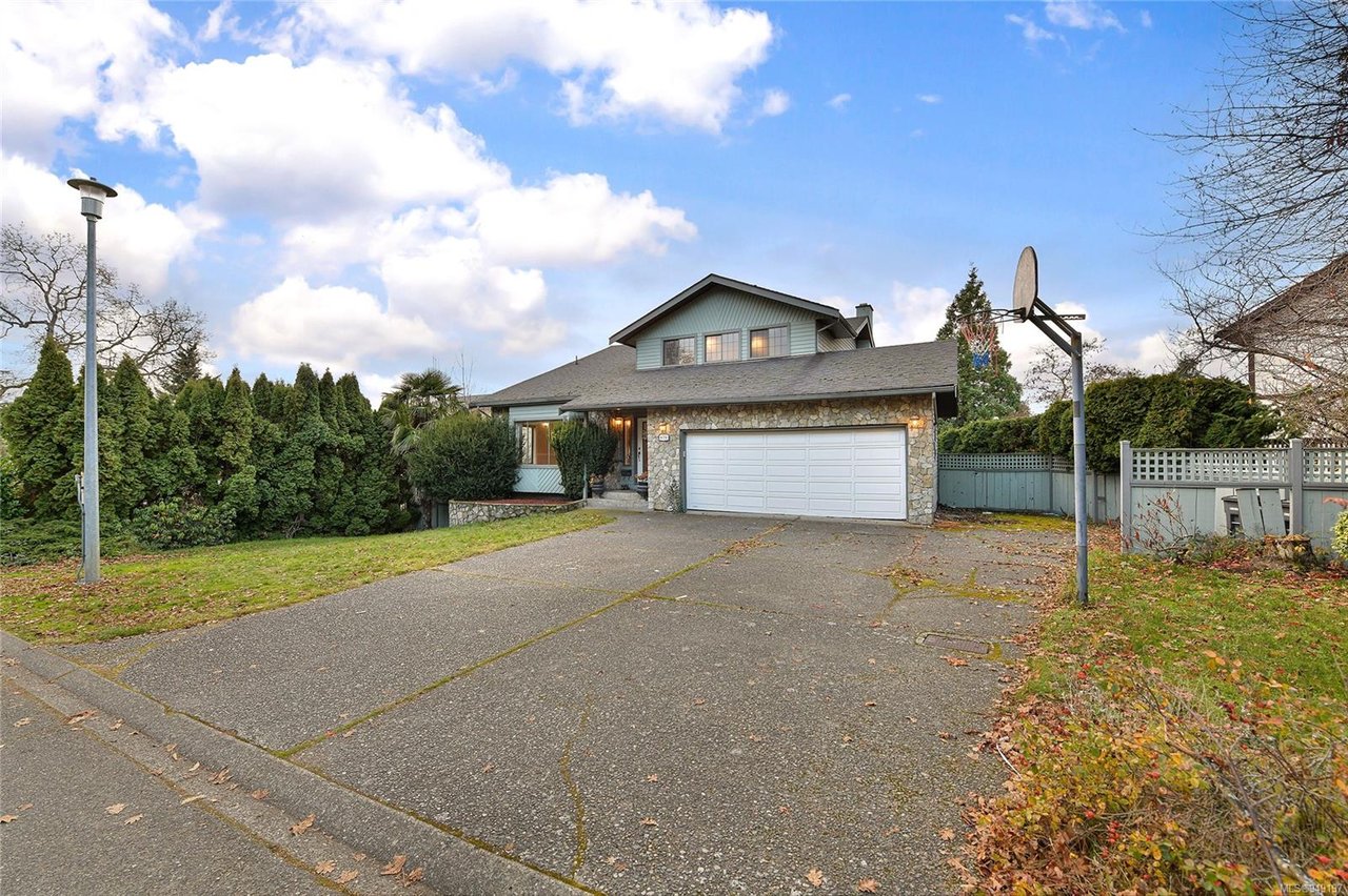 879 Denford Cres