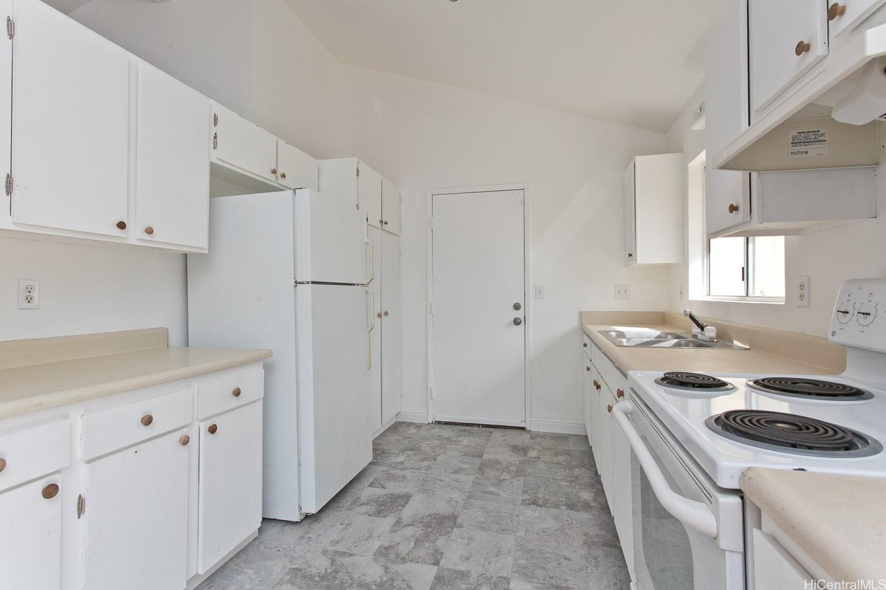 86-213 Moeha St