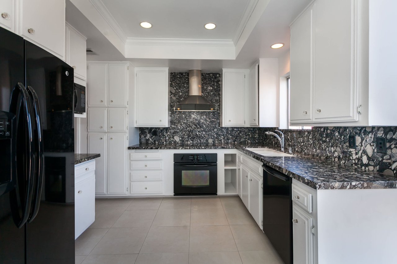 450 S Maple Drive, #305 