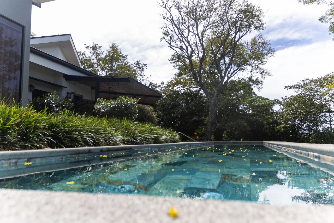 Dual Luxury Homes Estate, Heredia