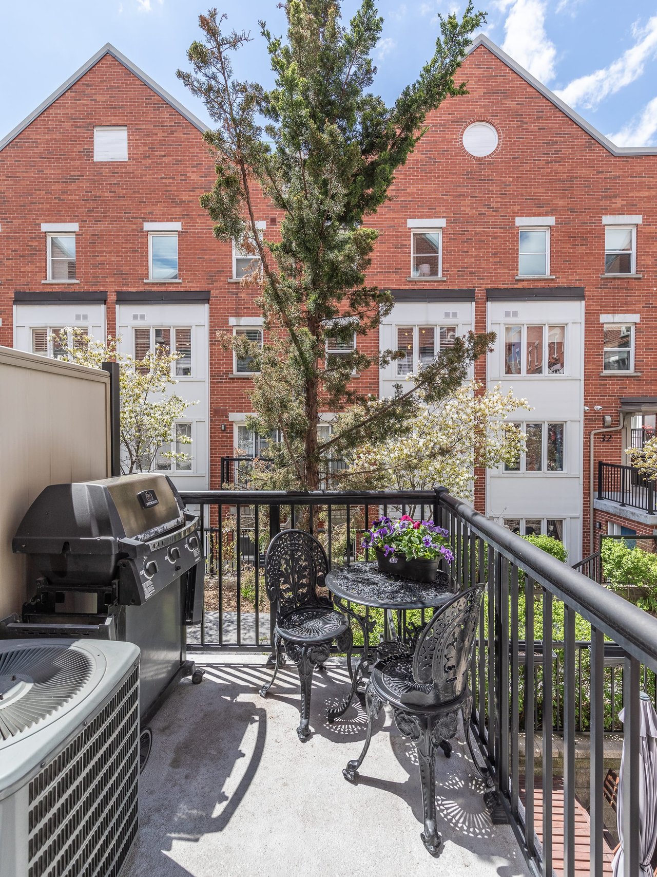SECLUDED LESLIEVILLE TOWNHOME