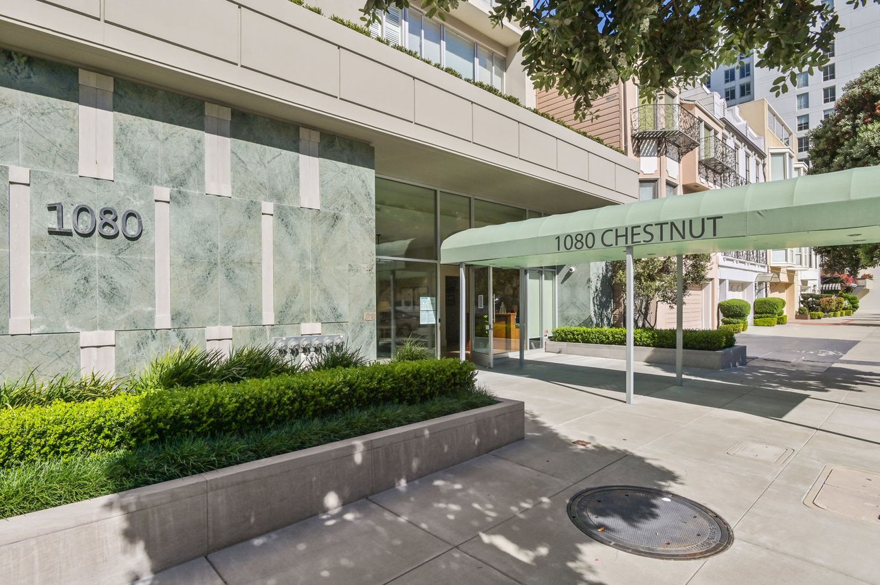 Jay Jeffers-Designed Bay View Apartment on Russian Hill