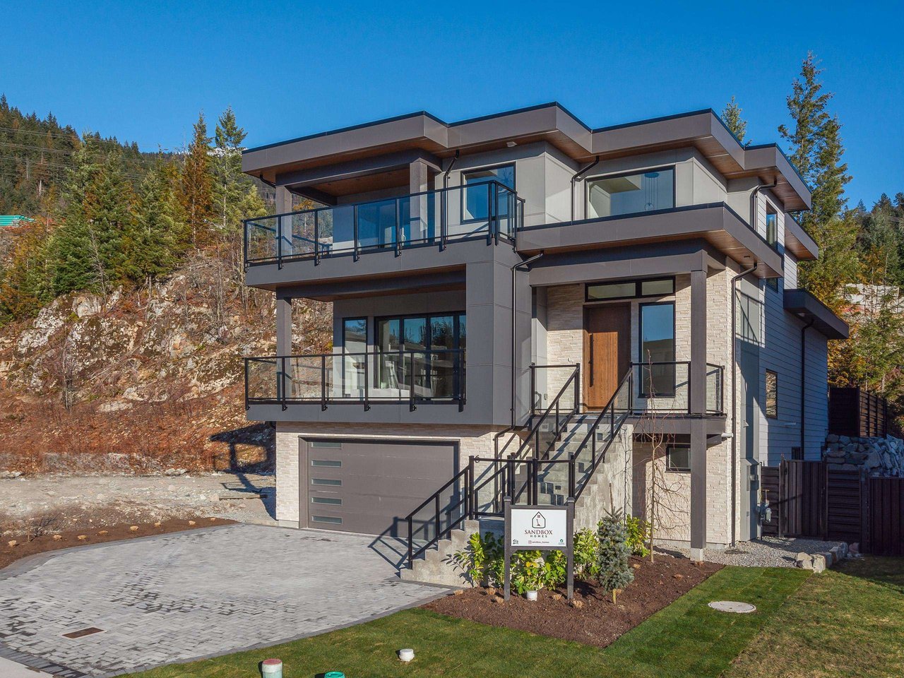 16-3385 Mamquam Rd