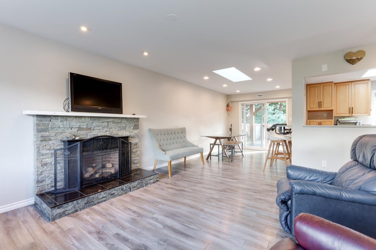 2552 Jura Cres