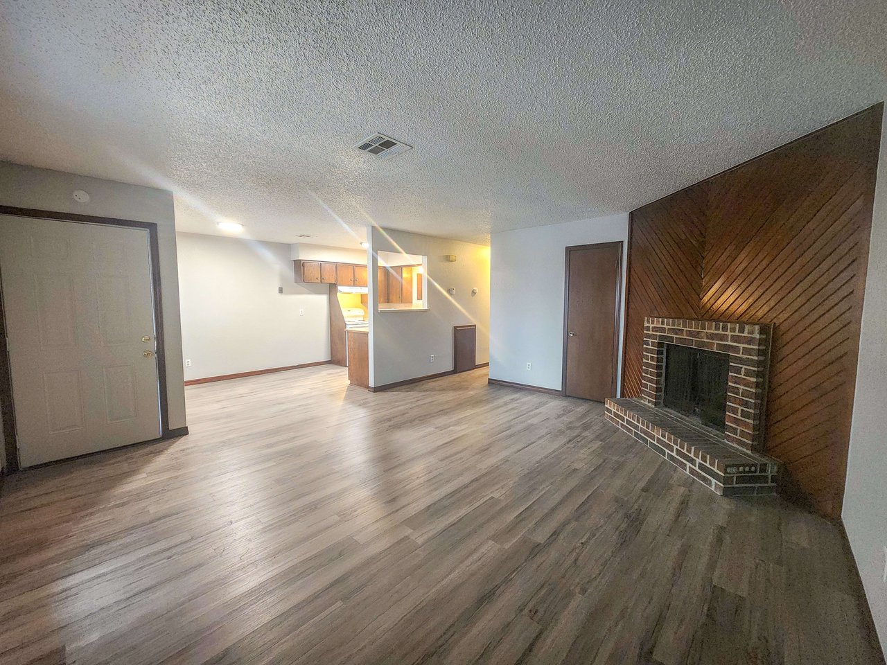 4104 N Market