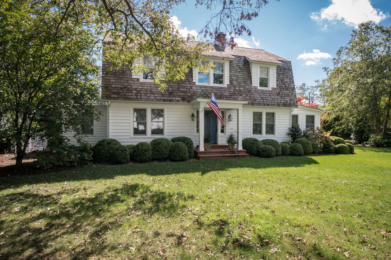 GAMBREL-STYLE GEM IN SOUTH LOCATION