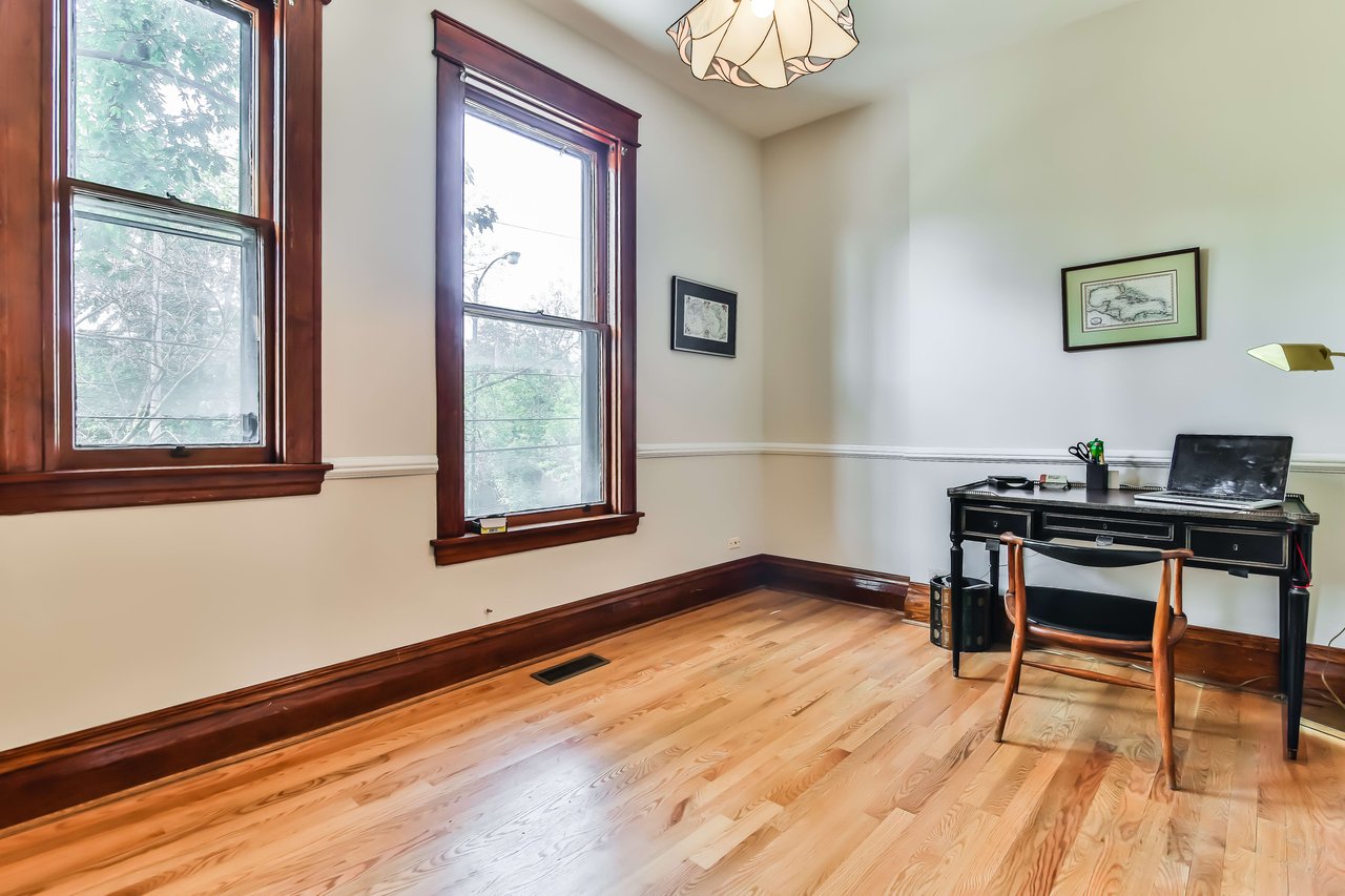 3806 N Alta Vista Ter