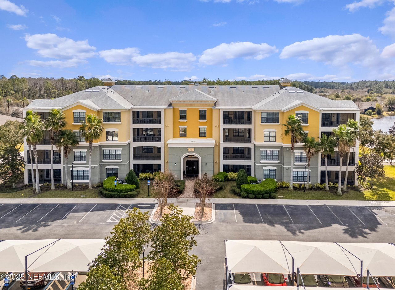 192 ORCHARD PASS Avenue 536- CORNER UNIT