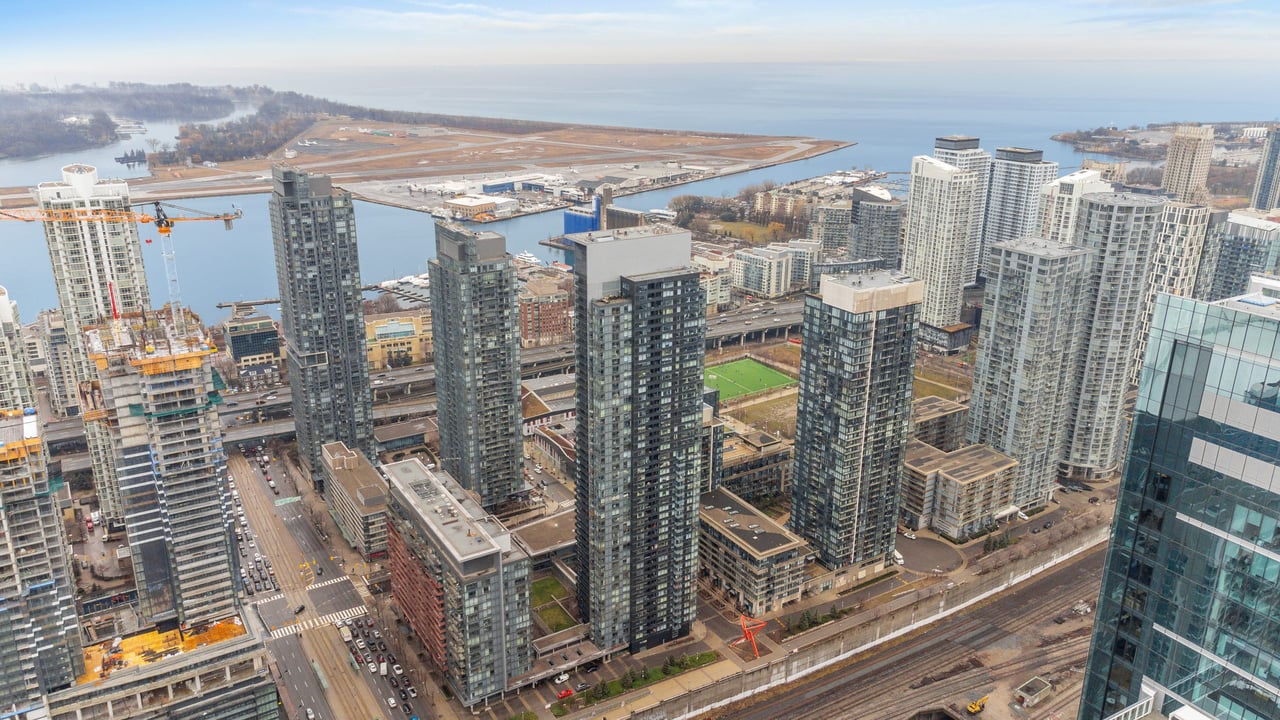 4305 - 25 Telegram Mews