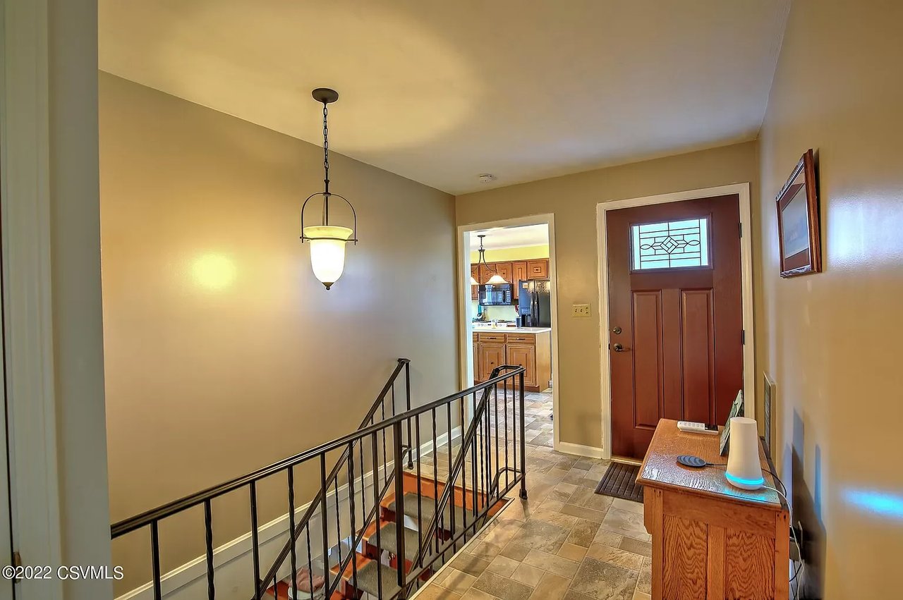 108 Hardscrabble Ln