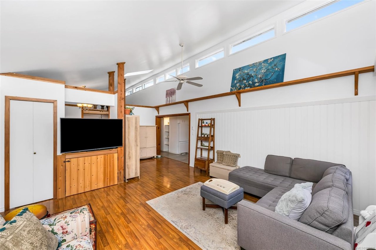 3398 Ridgeview Cres