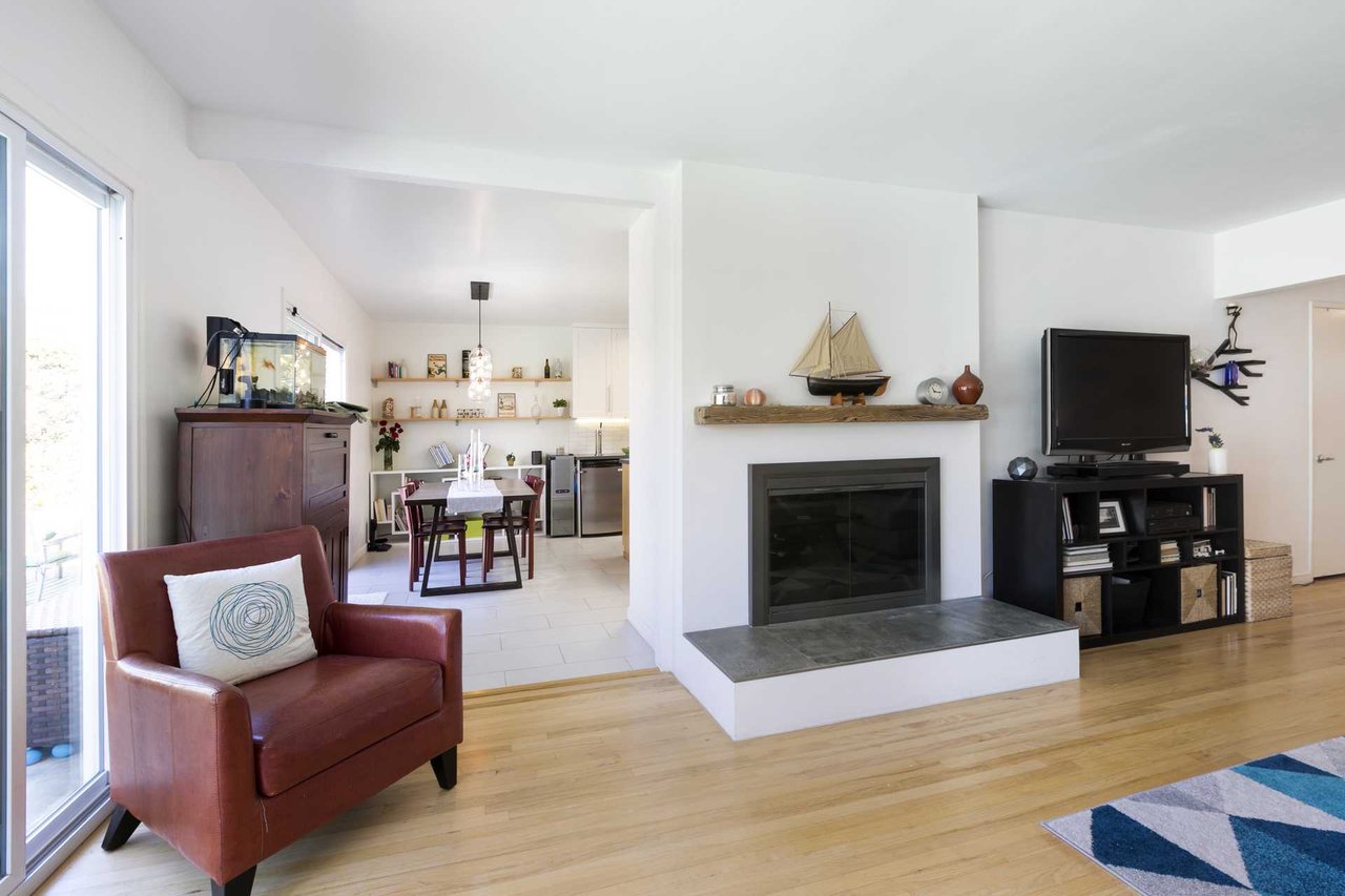 1109 Lake St