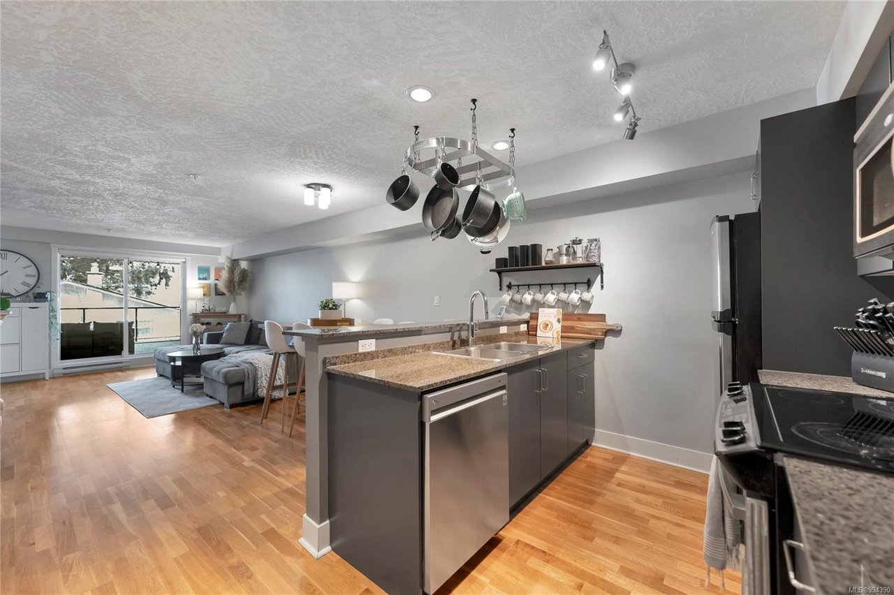 204-2717 Peatt Rd